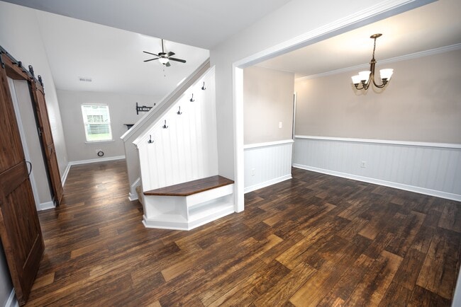 Building Photo - 204 Gillcrest Ct