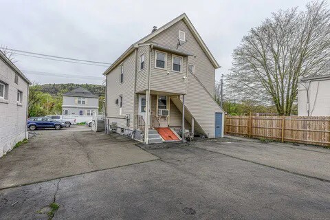 Building Photo - 1668 Litchfield Tpke