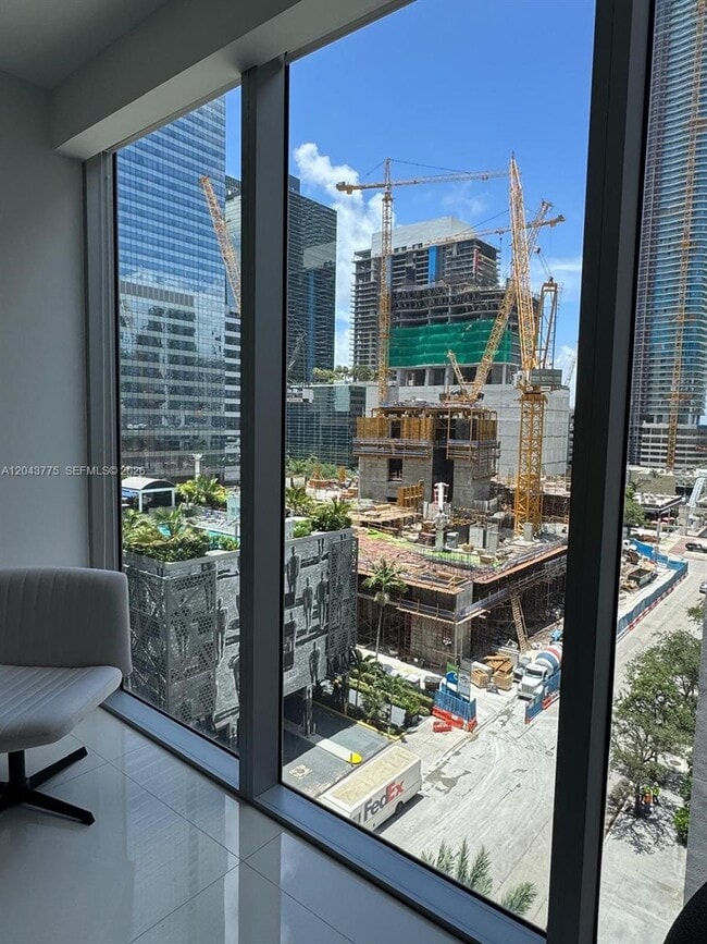 Building Photo - 1300 Brickell Bay Dr