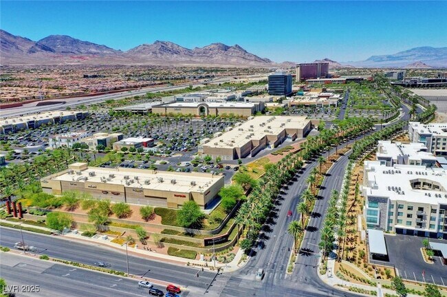 Building Photo - 1441 Iron Springs Dr