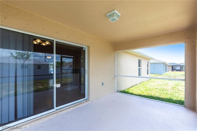 Building Photo - 2121 NW 18th Pl