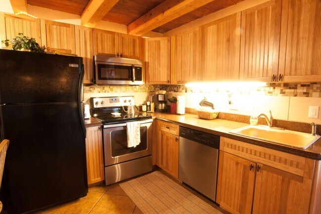 Building Photo - Long Term Rental- Treehouse Condos 302C