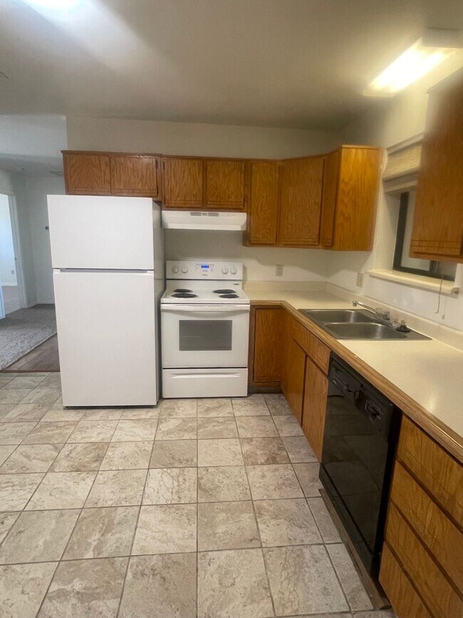 Building Photo - 2470 S. Mt. View