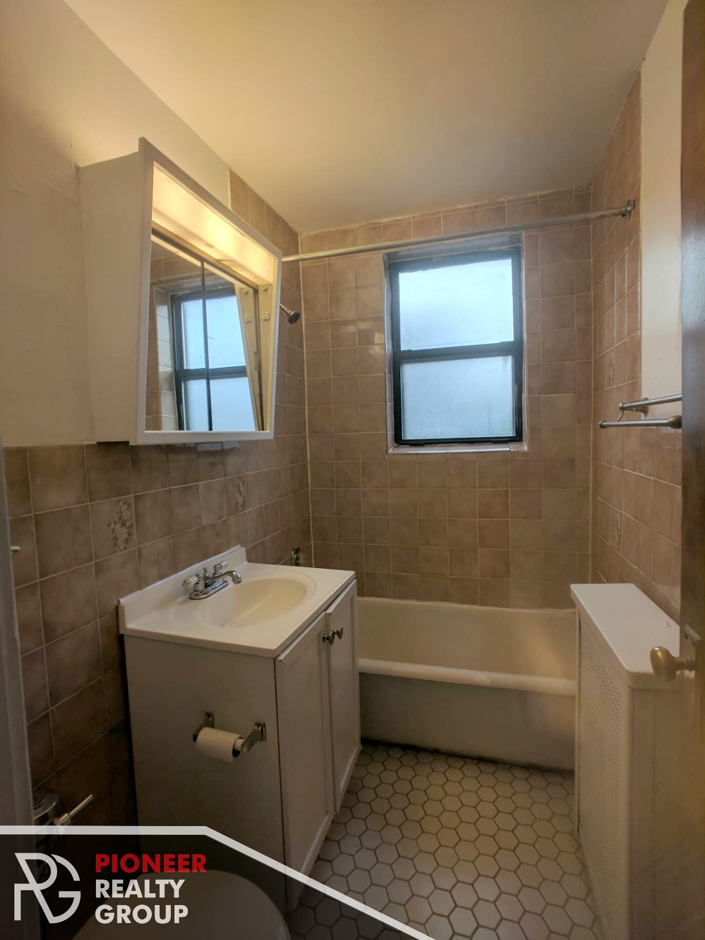 Building Photo - 739 W Belmont Ave