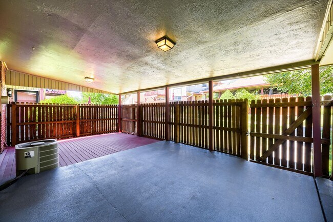 Building Photo - 7136 W Portland Ave