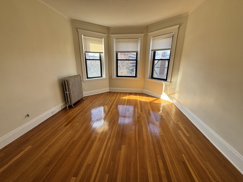 Building Photo - 19 Washington St S