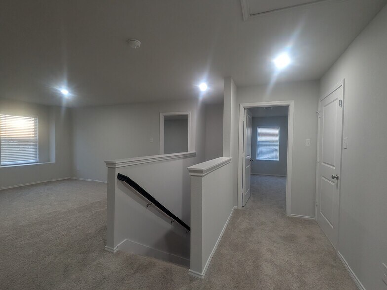 Building Photo - 845 Eagles Nest Dr