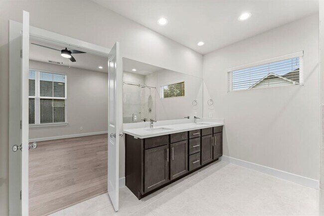 Building Photo - 5905 Haring Ln