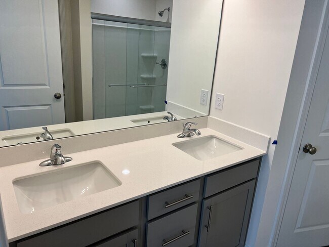 Building Photo - Like-New 3BR Townhome in Spring Village | Garage | Minutes to Downtown Angier