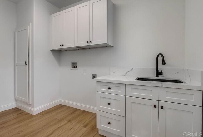 Building Photo - 774 Glenhart Pl