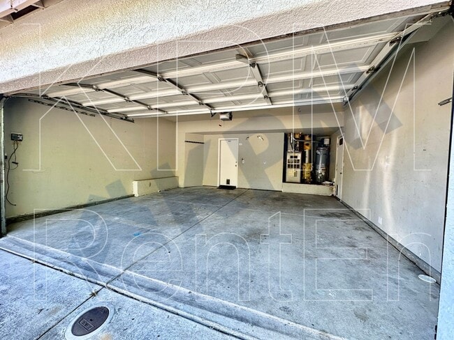 Building Photo - 3059 Carousel Cir
