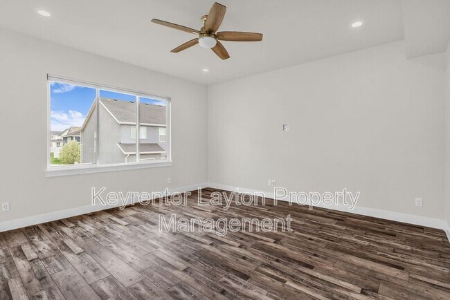 Building Photo - 1432 E Daylily Ct