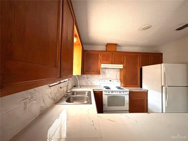Building Photo - 2210 Elisa Ln