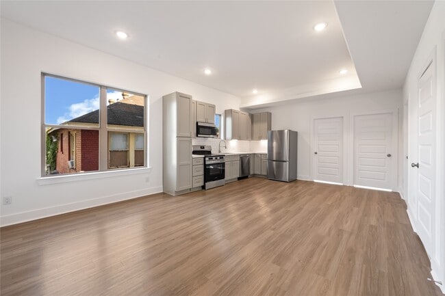Building Photo - 5623 Eskridge St