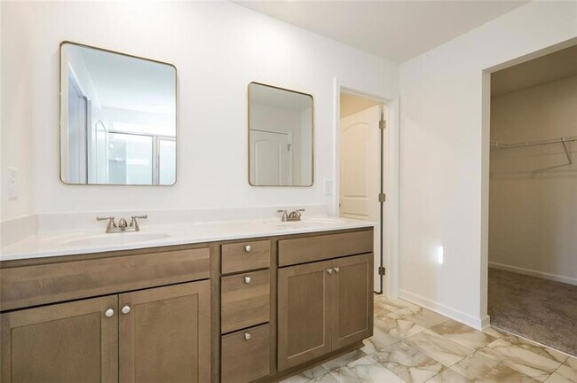 Building Photo - 131 Shelter Ln E