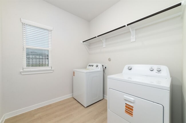Building Photo - 5831 Westwood Shr Dr