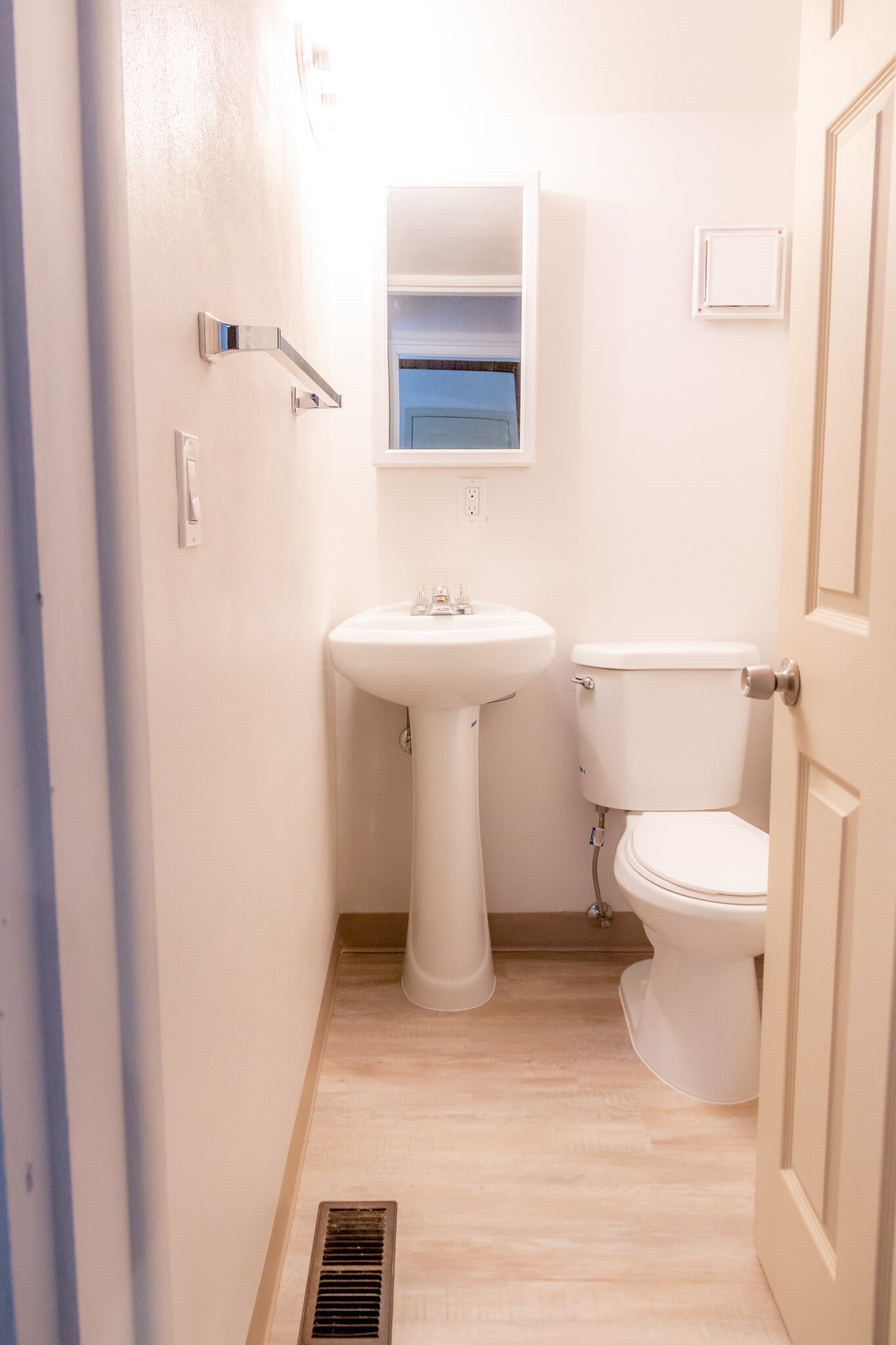 Building Photo - 1072 SW E Ave