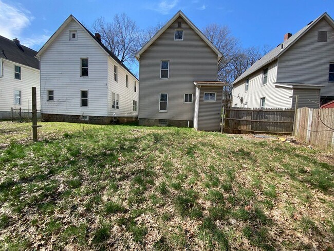 Building Photo - Updated 3-Bed on a Quiet Dead-End Street —...