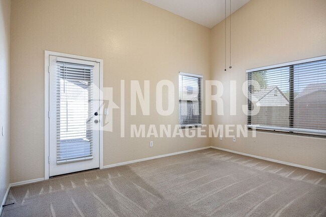 Building Photo - Great Home, Location and Move-In Ready!