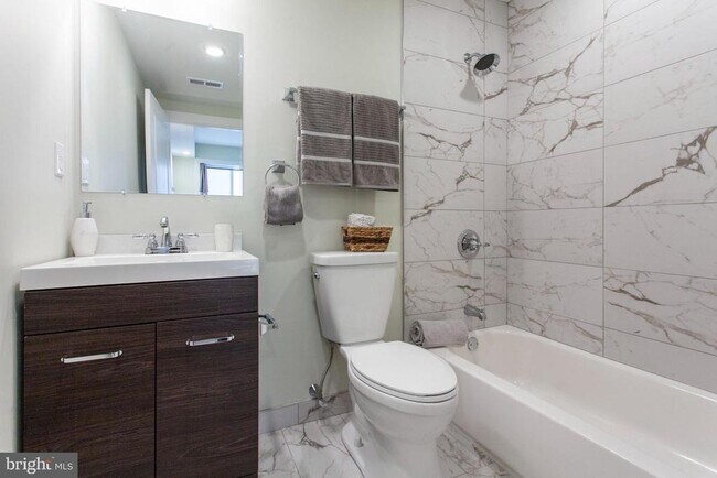 Building Photo - 1533 Parrish St