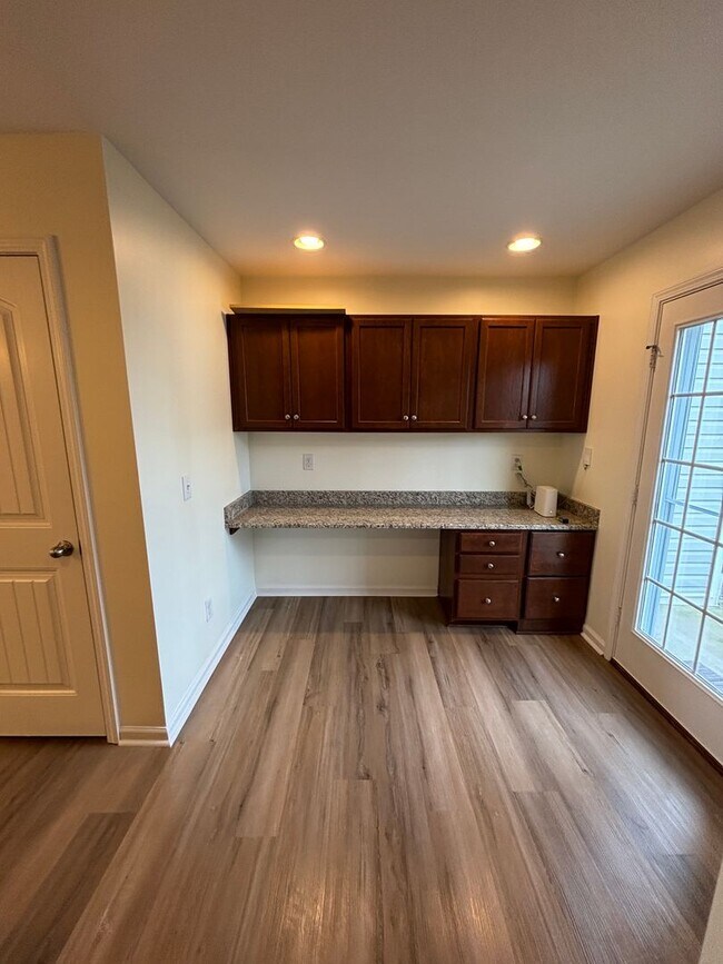 Building Photo - 1804 Riverbirch Ln