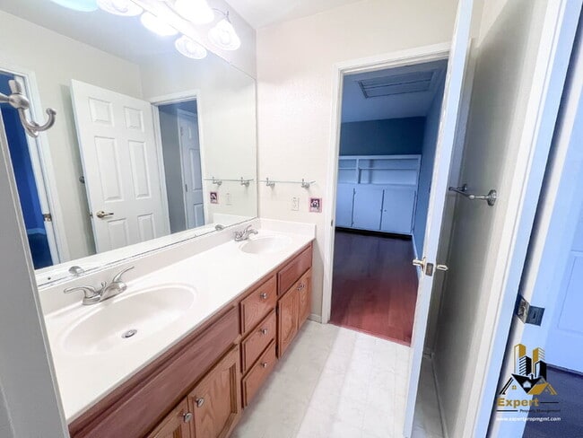 Building Photo - 8204 Eversley Ct