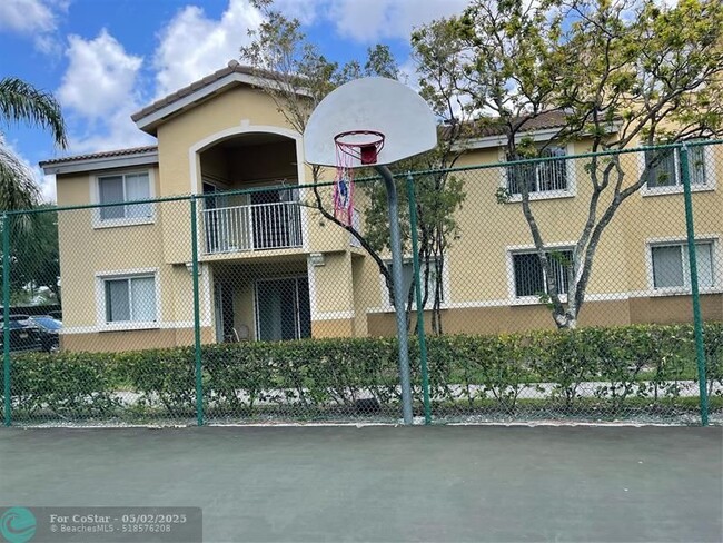 Building Photo - 2640 S University Dr