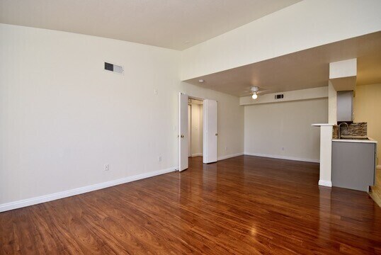 Building Photo - 2nd Level Specious One Bedroom Condo at Copper Sands!