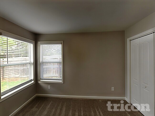 Building Photo - 104 Logan Creek Ct