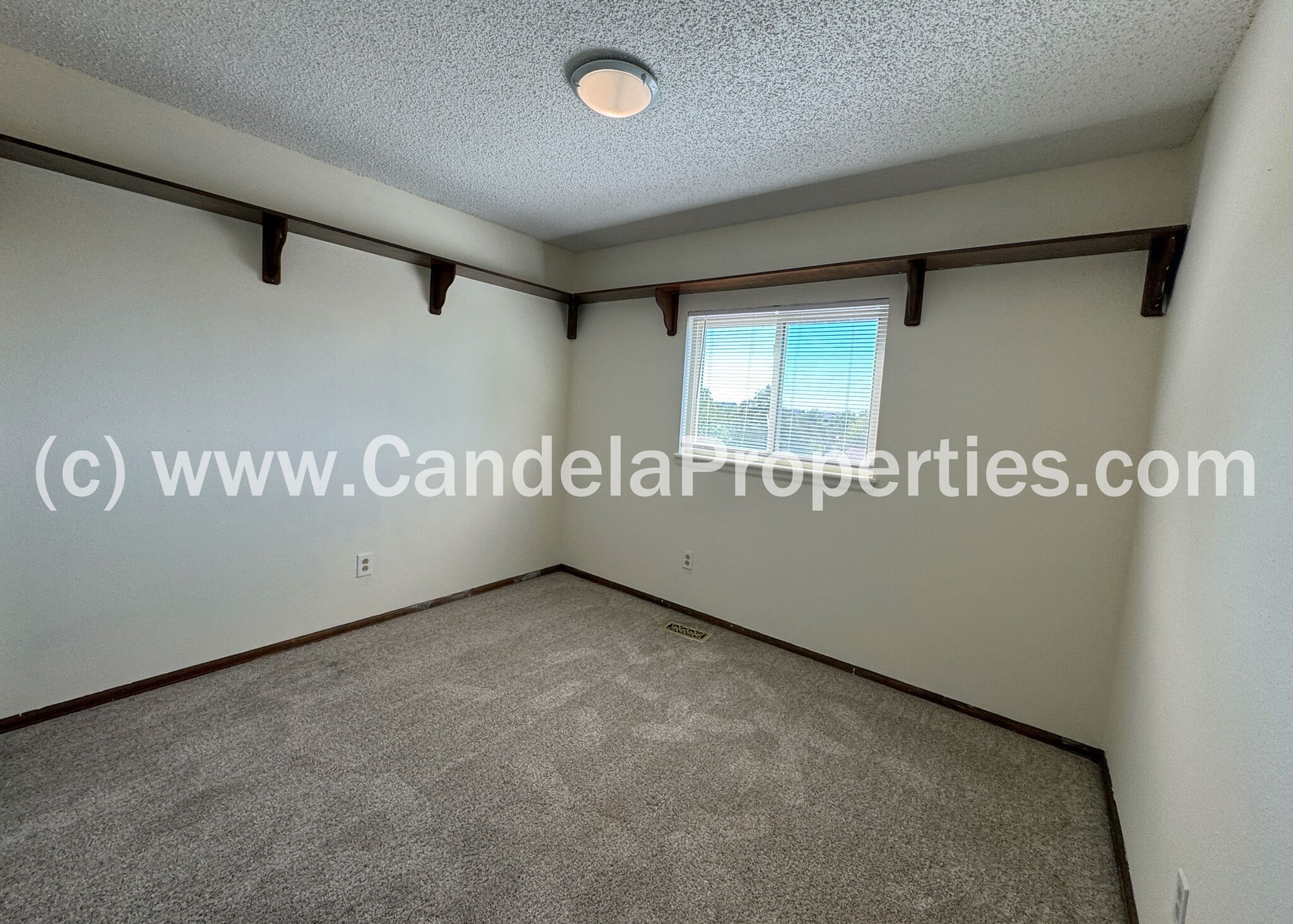 Building Photo - 5615 Country Heights Dr