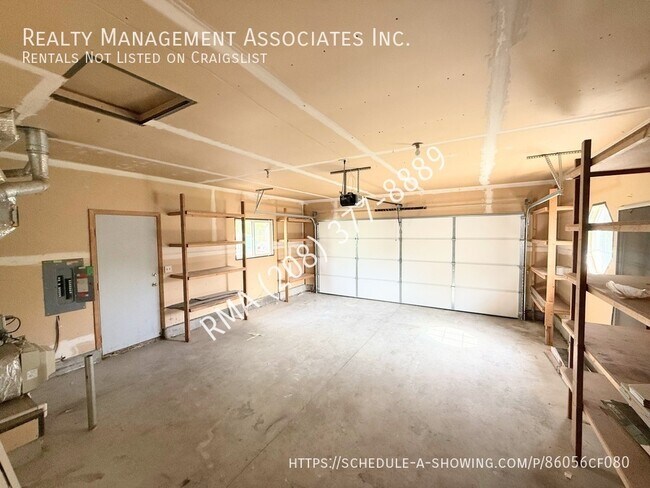 Building Photo - 2859 N Columbine Ave