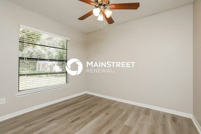 Building Photo - 3 Bedroom Pet-Friendly Home in ORLANDO, FL with Main Street Renewal