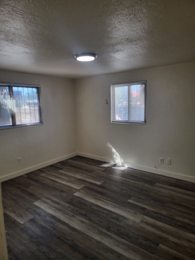 Building Photo - 721 Santa Fe Ave SW