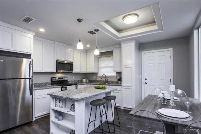 Building Photo - 1413 Alta Vista Dr