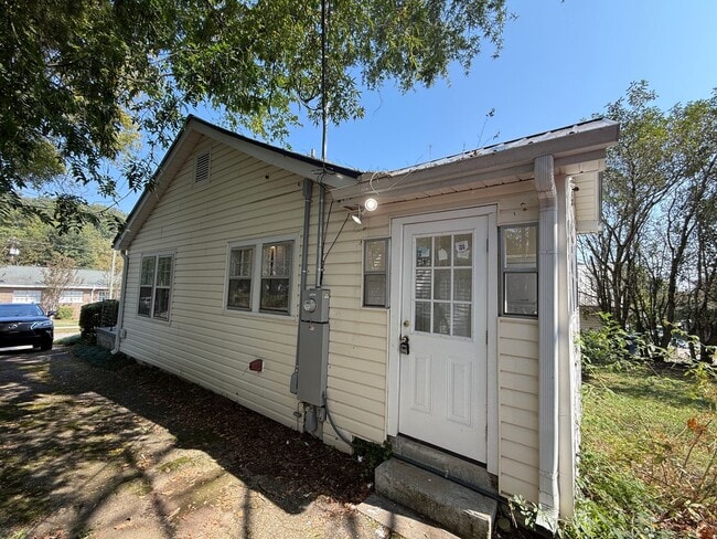 Building Photo - Walking Distance to Pell City Courthouse, ...