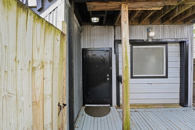 Building Photo - 5313 Palmetto St