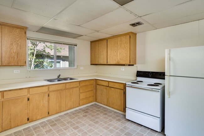 Building Photo - Chico Charmer! Close to CSUC and downtown ...