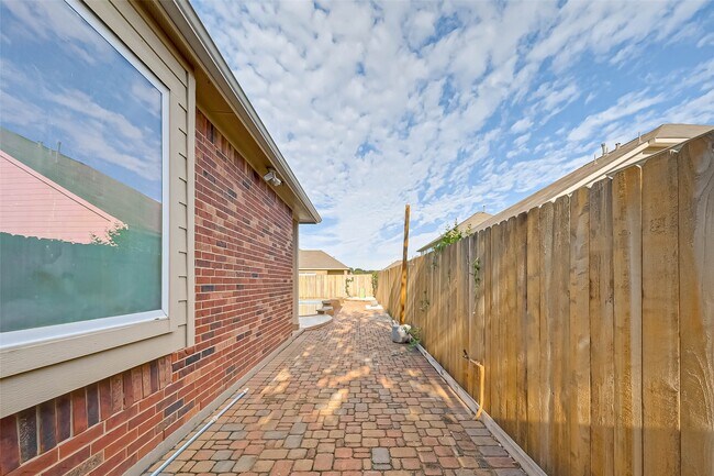 Building Photo - 24922 Florina Ranch Dr