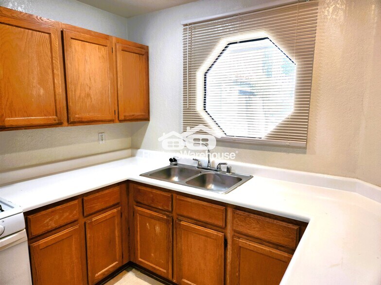 Building Photo - 5006 S Rainbow Blvd