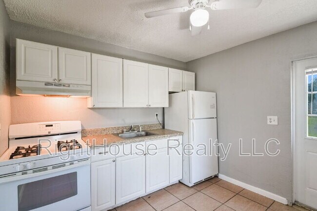 Building Photo - 1220 Morin St