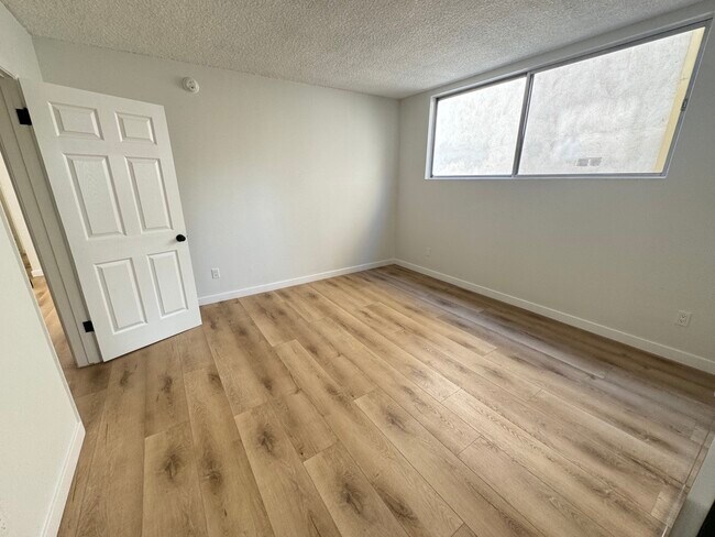 Building Photo - 1547 N Hayworth Ave