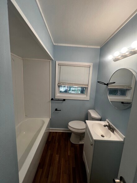 Building Photo - 3155 Shirley Dr