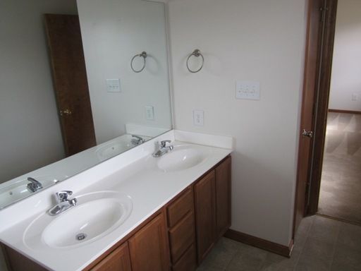 Building Photo - 303 Scranton Ct