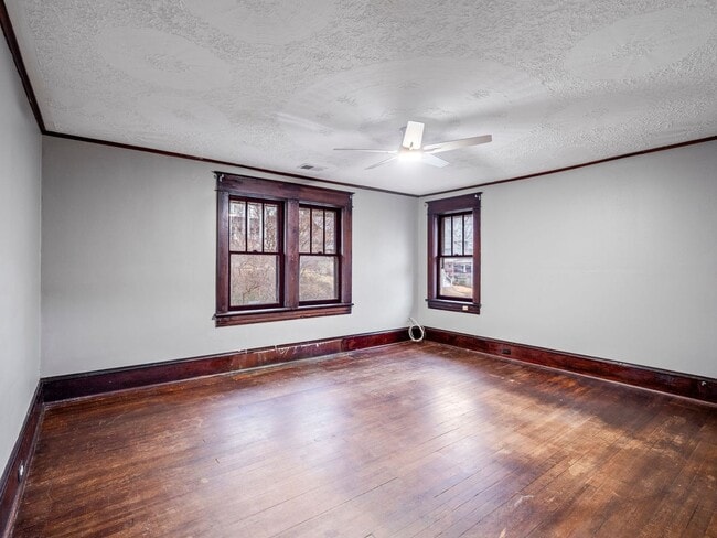 Building Photo - 524 Riverland Rd SE