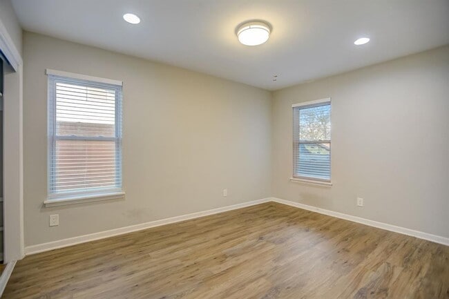 Building Photo - 2507 Rogge Ln