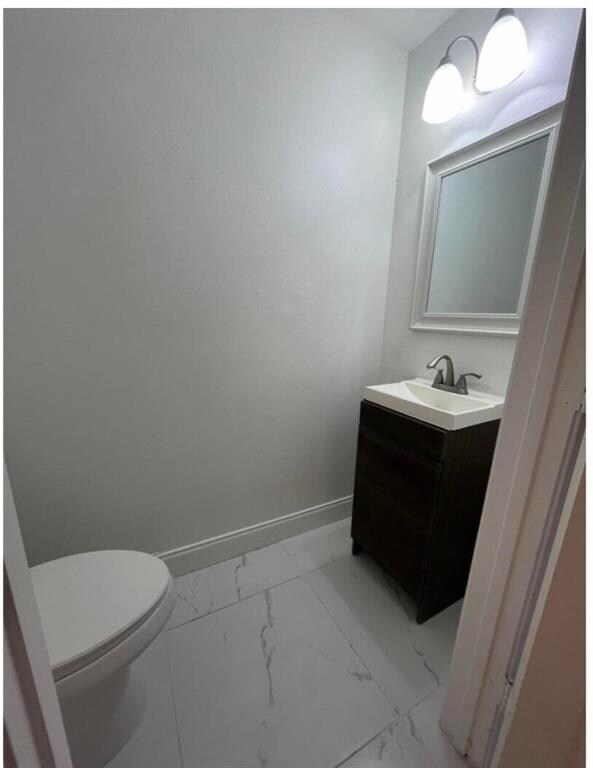 Building Photo - 7870 Dixie Beach Cir
