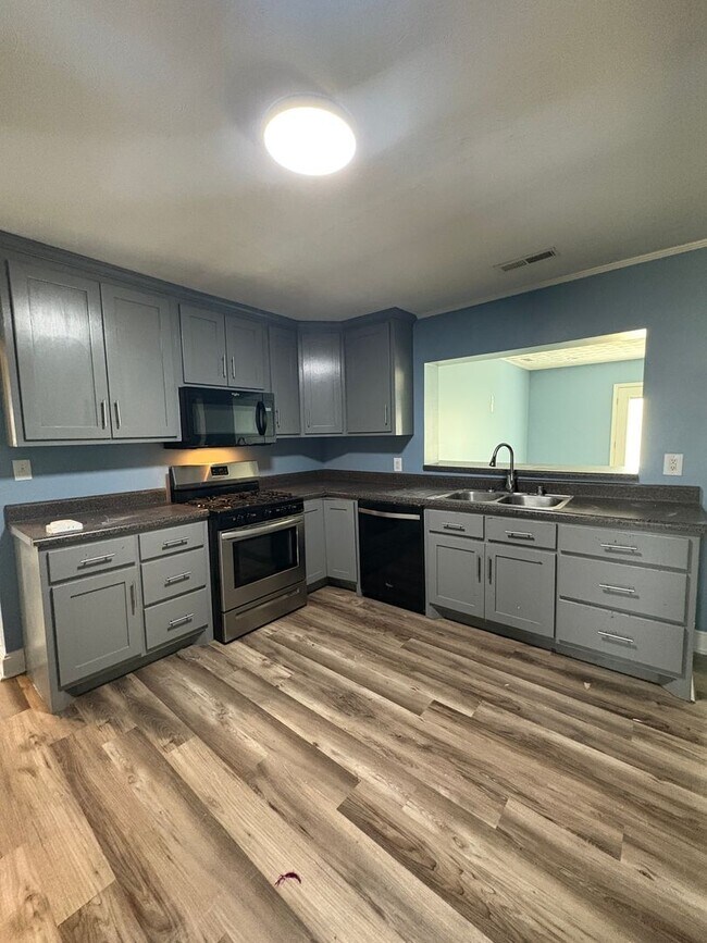 Building Photo - 1303 Collett Ln