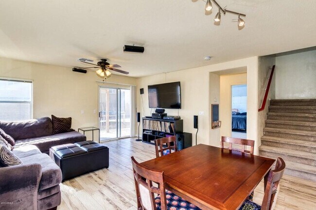 Building Photo - 11591 W Cheryl Dr