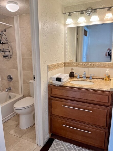 Building Photo - 1920 Ala Moana Blvd