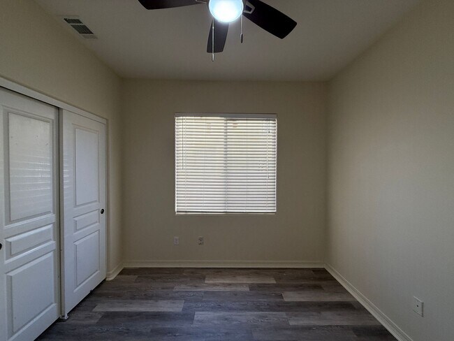 Building Photo - Beautiful Bradley Square Single Story Home With Easy Access to Shopping/101 Frwy